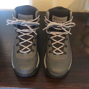 Women’s Columbia Newton Ridge Plus Hiking Boots
